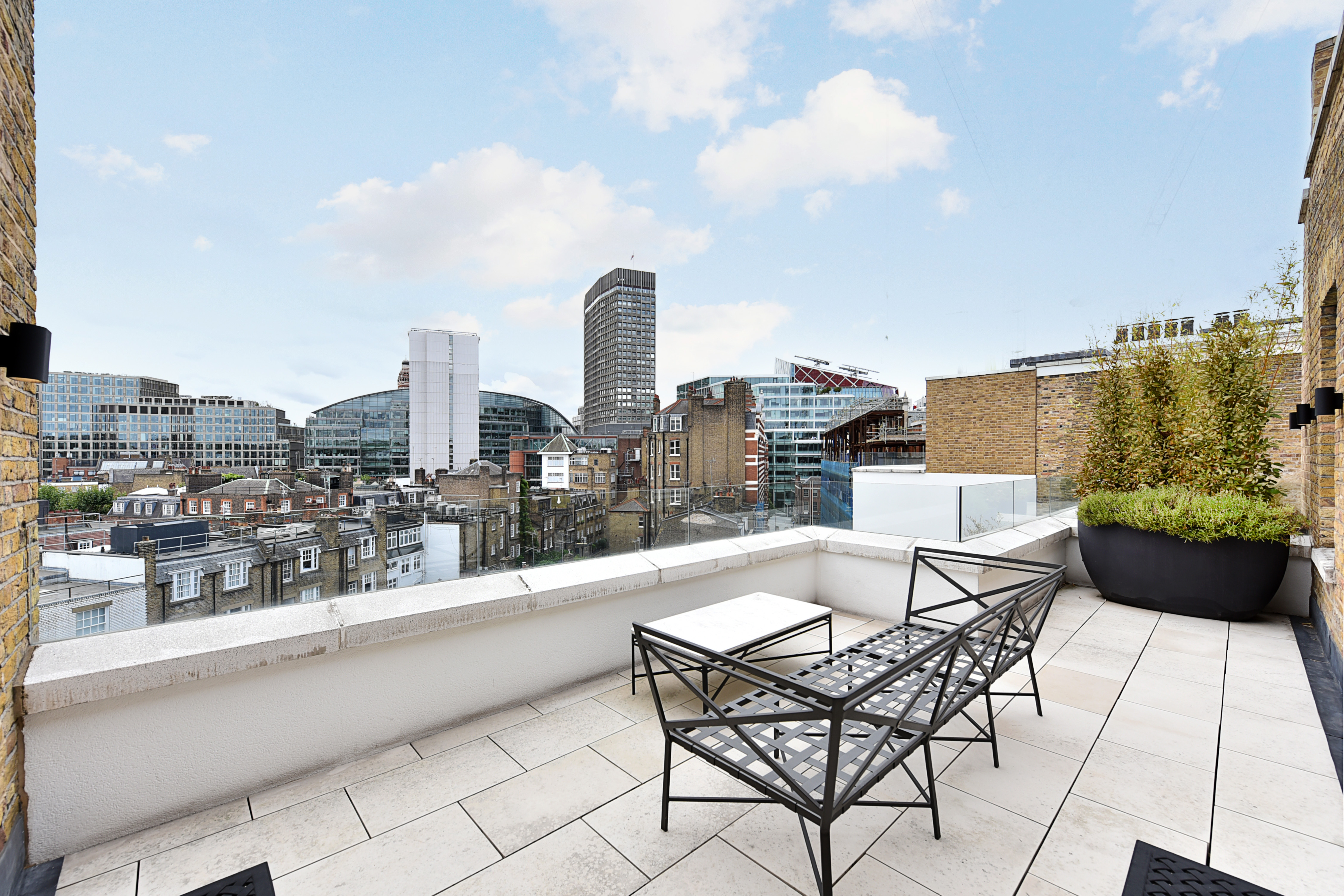 THE APARTMENTS, BUCKINGHAM GATE, LONDON SW1 – McLaren Specter