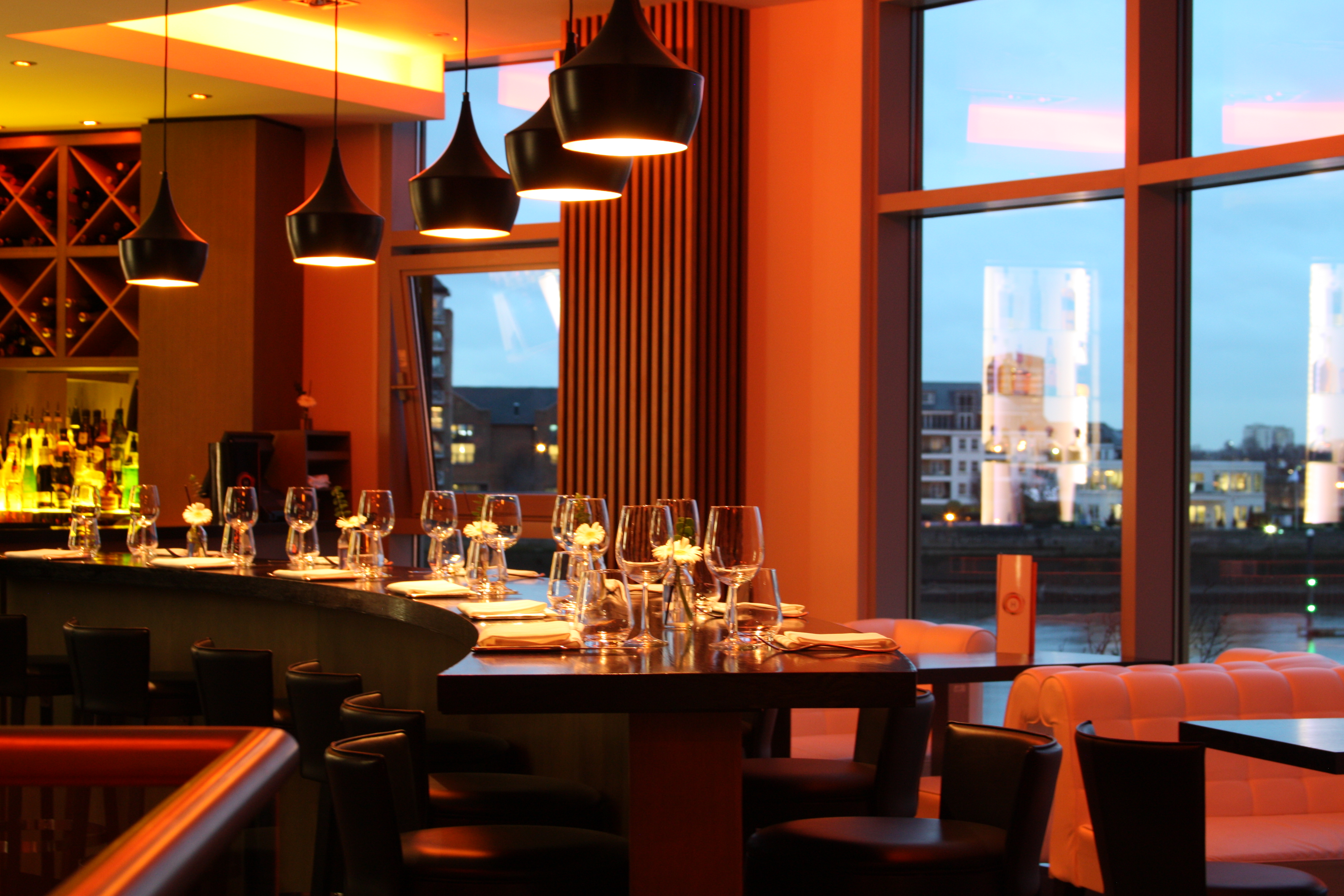 Champagne Bar London SW11 – McLaren Specter